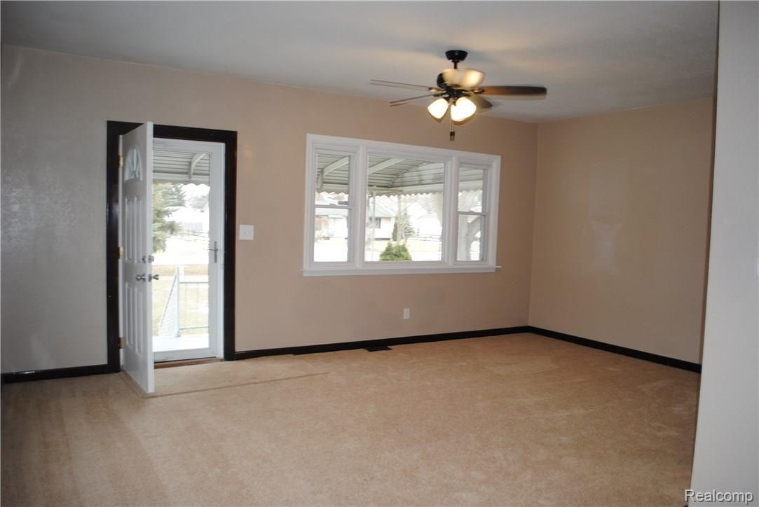 13847 Laplaisance Road Monroe, MI 48161 - Photo 7 of 33 DSC_0216.JPG