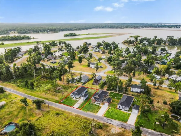 $185,000 | 230 Red Bud Lane, Onalaska, TX 77360