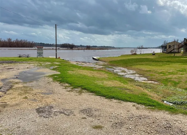 $185,000 | 230 Red Bud Lane, Onalaska, TX 77360