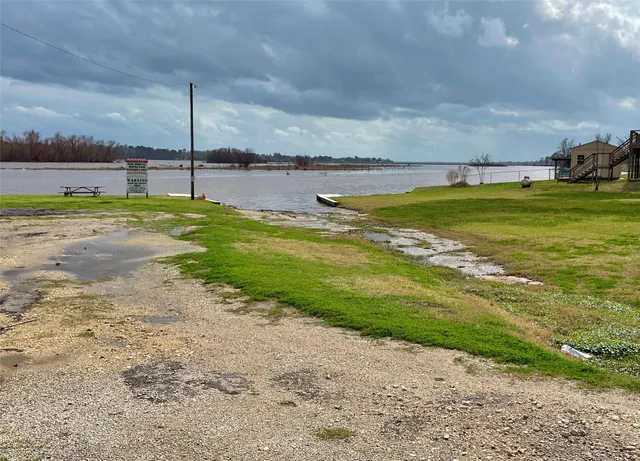 $185,000 | 230 Red Bud Lane, Onalaska, TX 77360