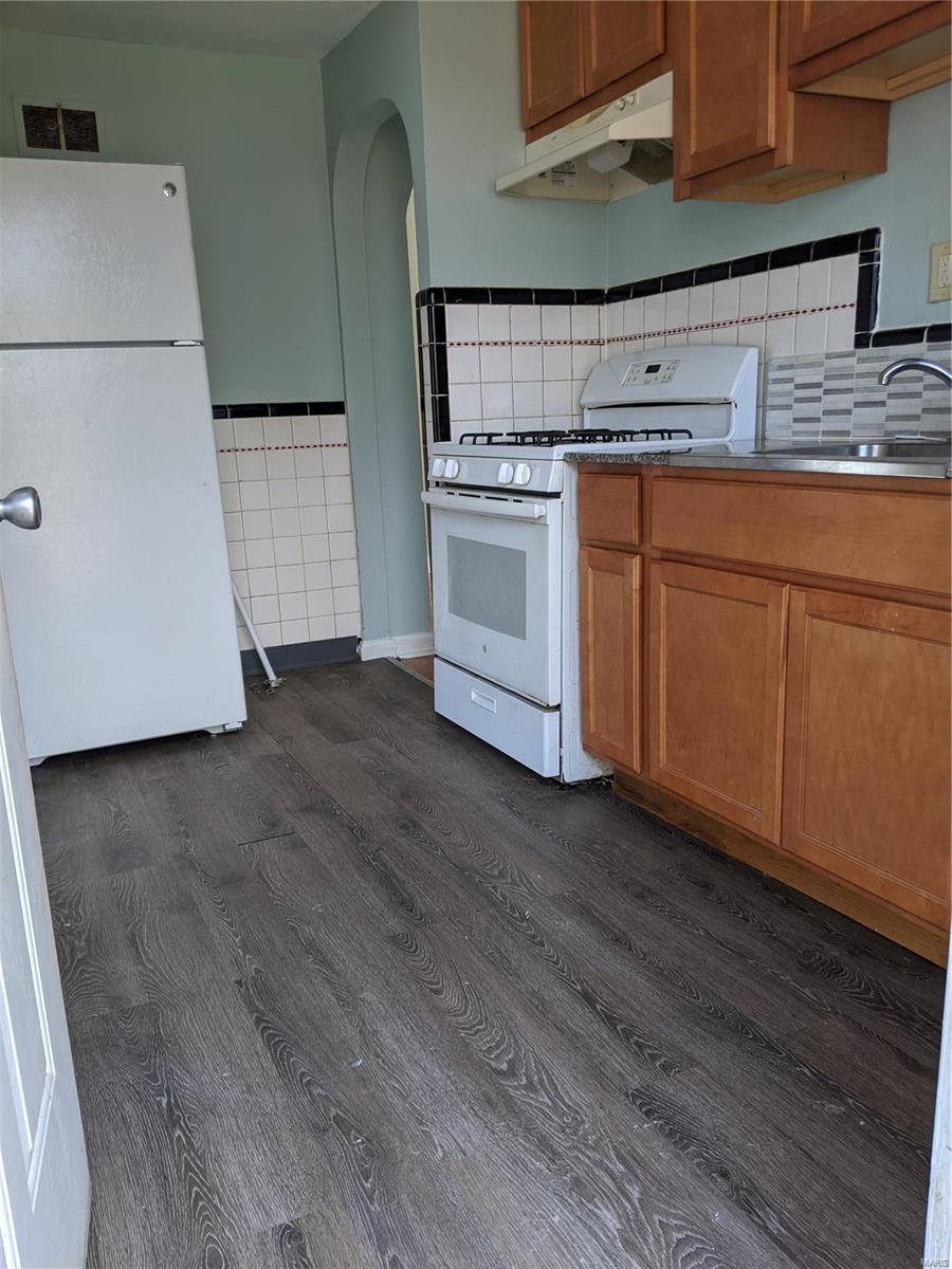 2021 North Hanley Road St. Louis, MO 63114 - Photo 11 of 20 Gallery Image 11