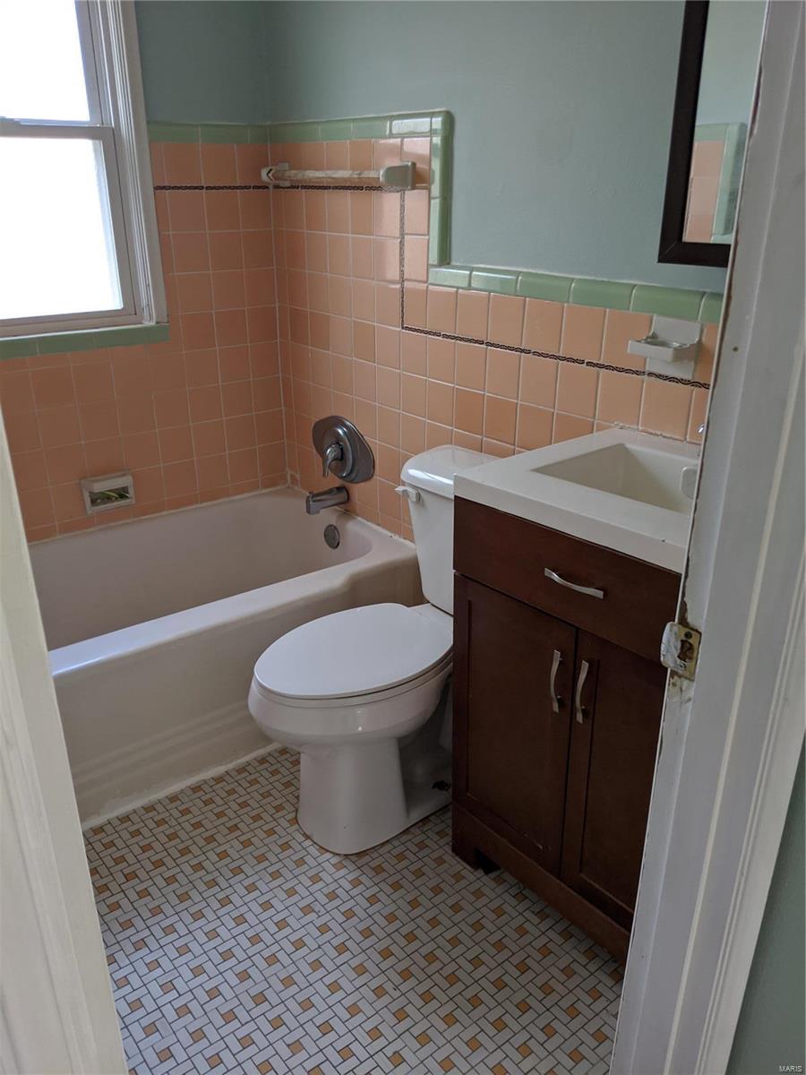 2021 North Hanley Road St. Louis, MO 63114 - Photo 14 of 20 Gallery Image 14