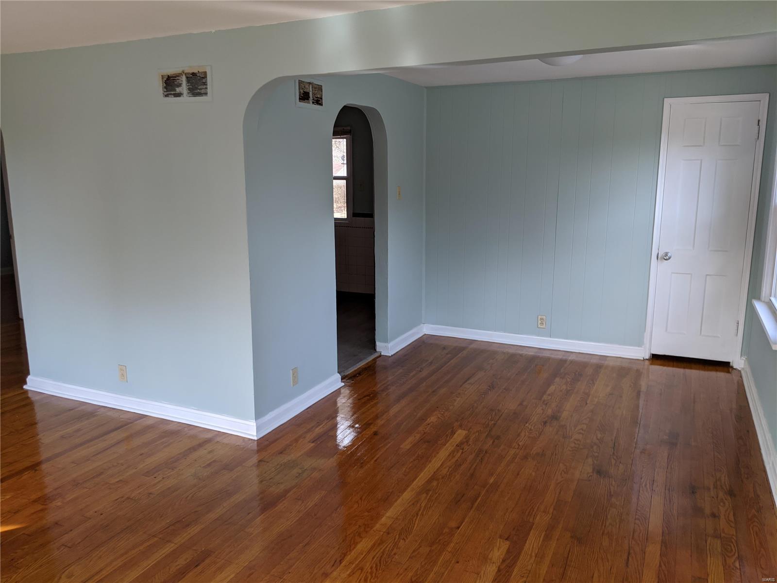 2021 North Hanley Road St. Louis, MO 63114 - Photo 8 of 20 Gallery Image 8
