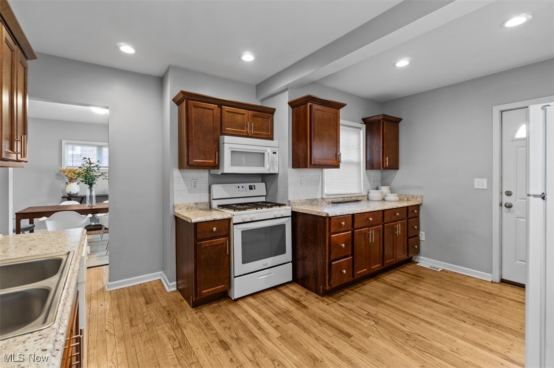 3833 Montevista Road Cleveland, OH 44121 - Photo 18 of 44