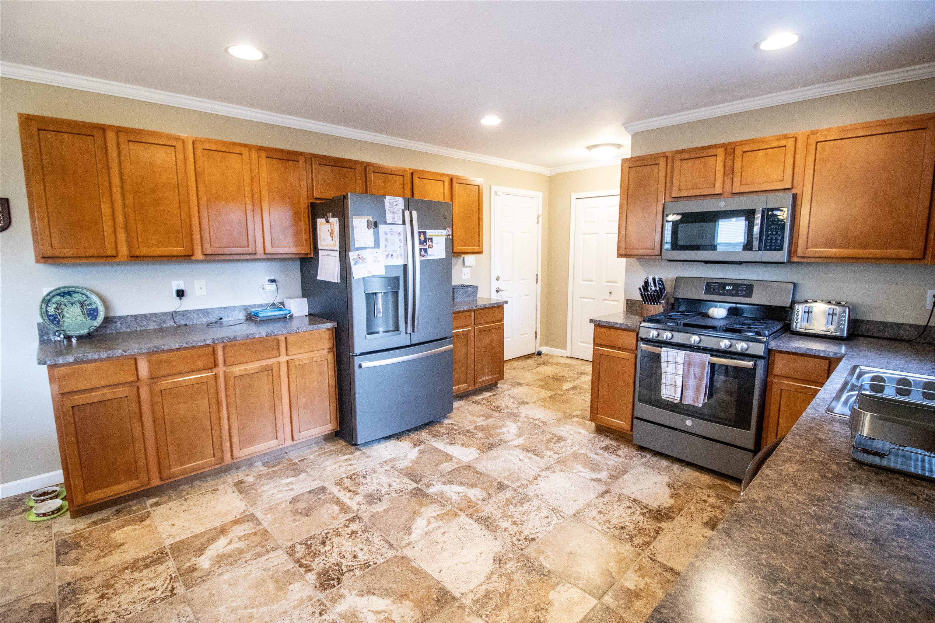 321 Rustic Trail Linden, MI 48451 - Photo 11 of 68 50189063-ff3b3994-0571-4505-a368-5e51465f928e.JPG