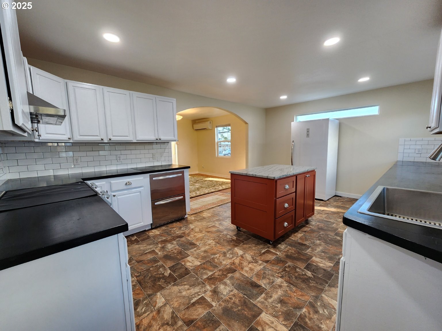 928 Oregon Street Port Orford, OR 97465 - Photo 13 of 32 Kitchen
