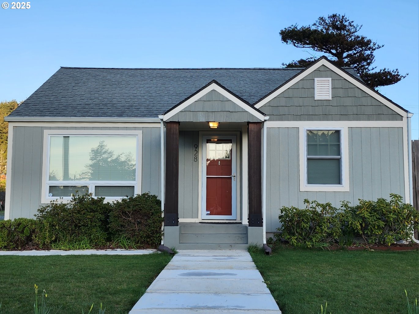 928 Oregon Street Port Orford, OR 97465 - Photo 2 of 32 Exterior