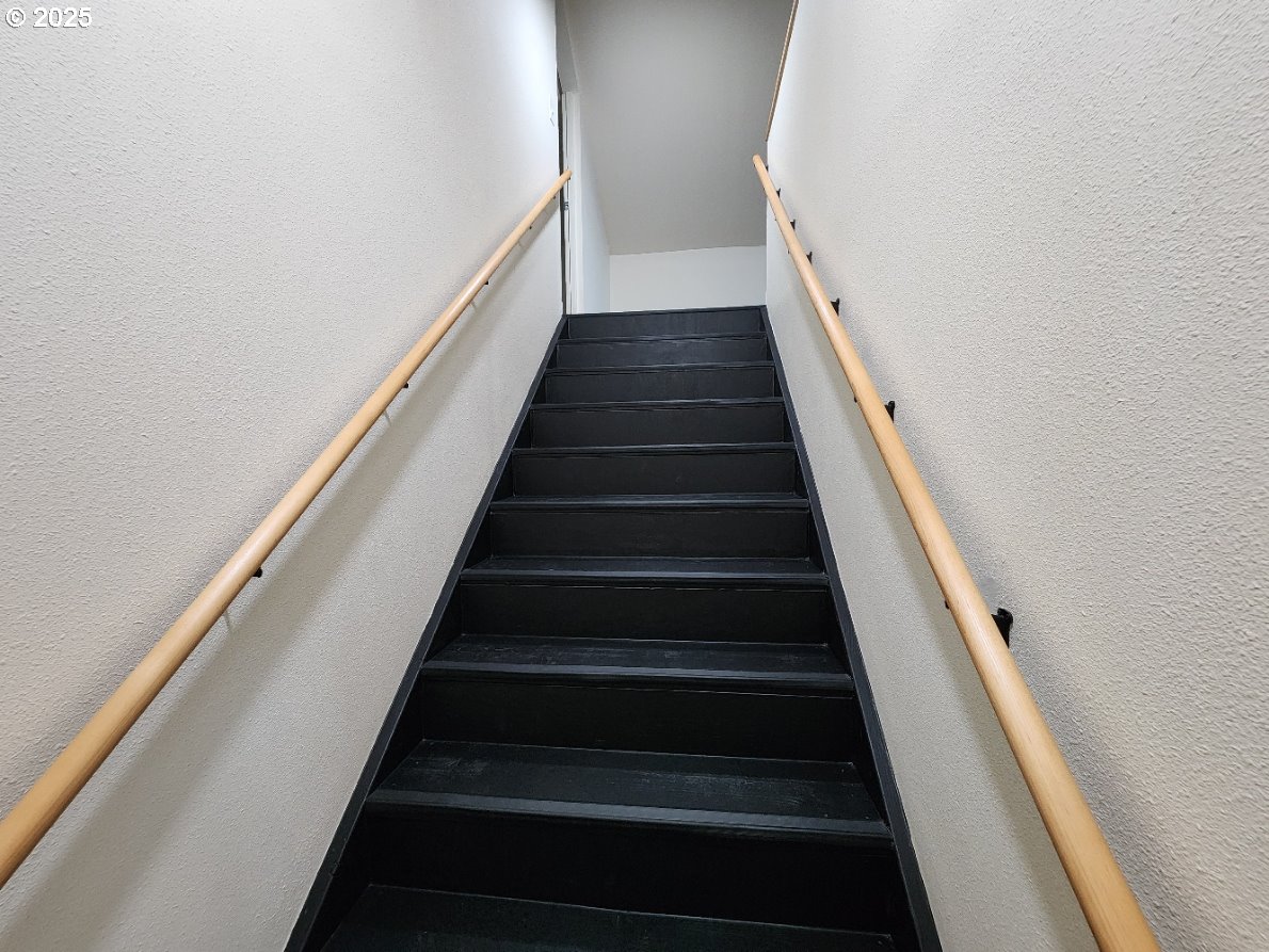 928 Oregon Street Port Orford, OR 97465 - Photo 23 of 32 Staircase