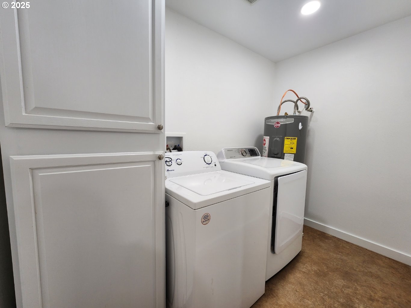 928 Oregon Street Port Orford, OR 97465 - Photo 27 of 32 Laundry