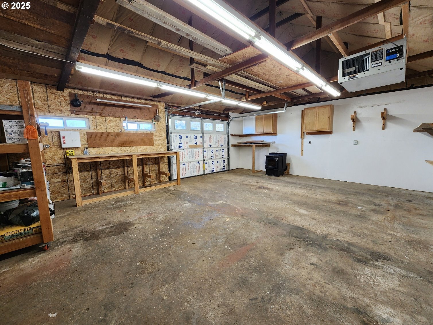 928 Oregon Street Port Orford, OR 97465 - Photo 29 of 32 Garage
