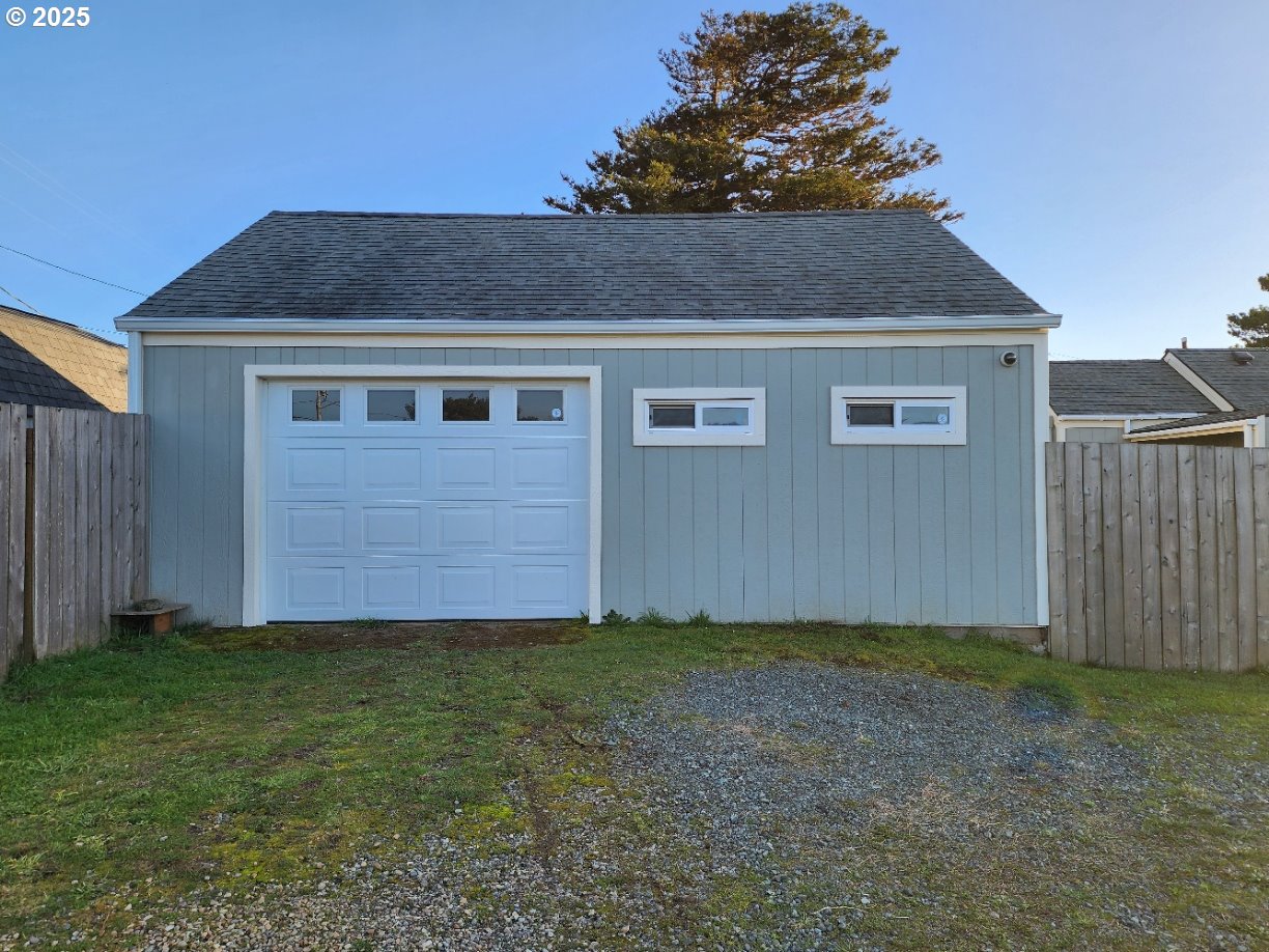 928 Oregon Street Port Orford, OR 97465 - Photo 5 of 32 Garage