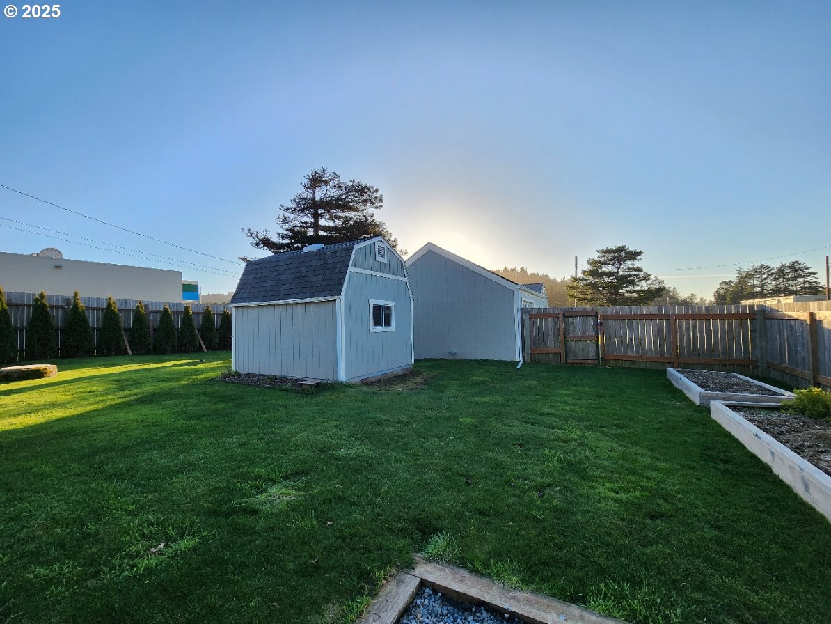 928 Oregon Street Port Orford, OR 97465 - Photo 7 of 32 Backyard