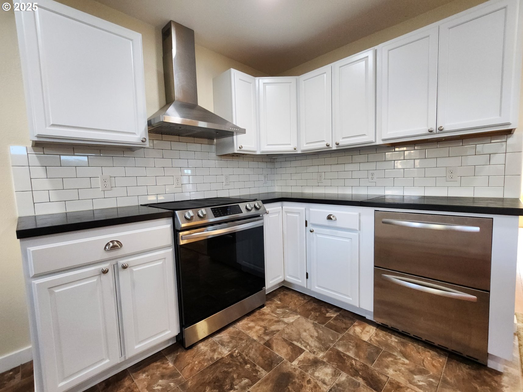 928 Oregon Street Port Orford, OR 97465 - Photo 9 of 32 Kitchen