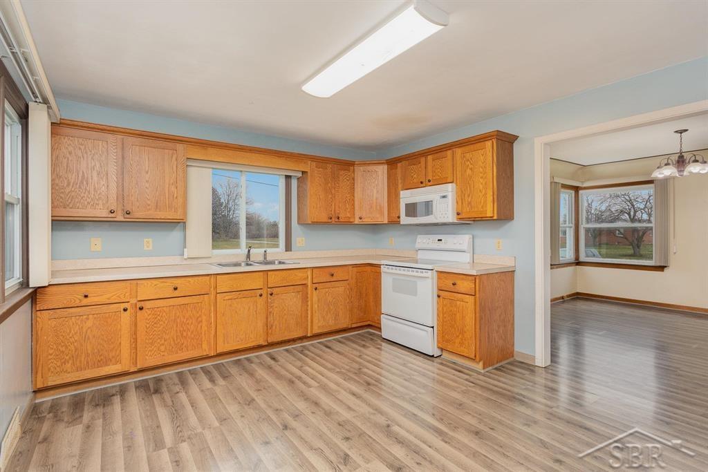 9690 Buck Road Freeland, MI 48623 - Photo 10 of 32