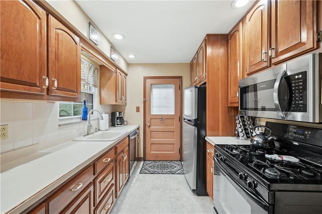 12 Hawthorne Road Pittsburgh, PA 15221 - Photo 14 of 40