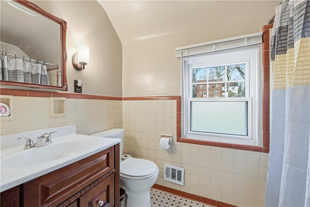 12 Hawthorne Road Pittsburgh, PA 15221 - Photo 26 of 40