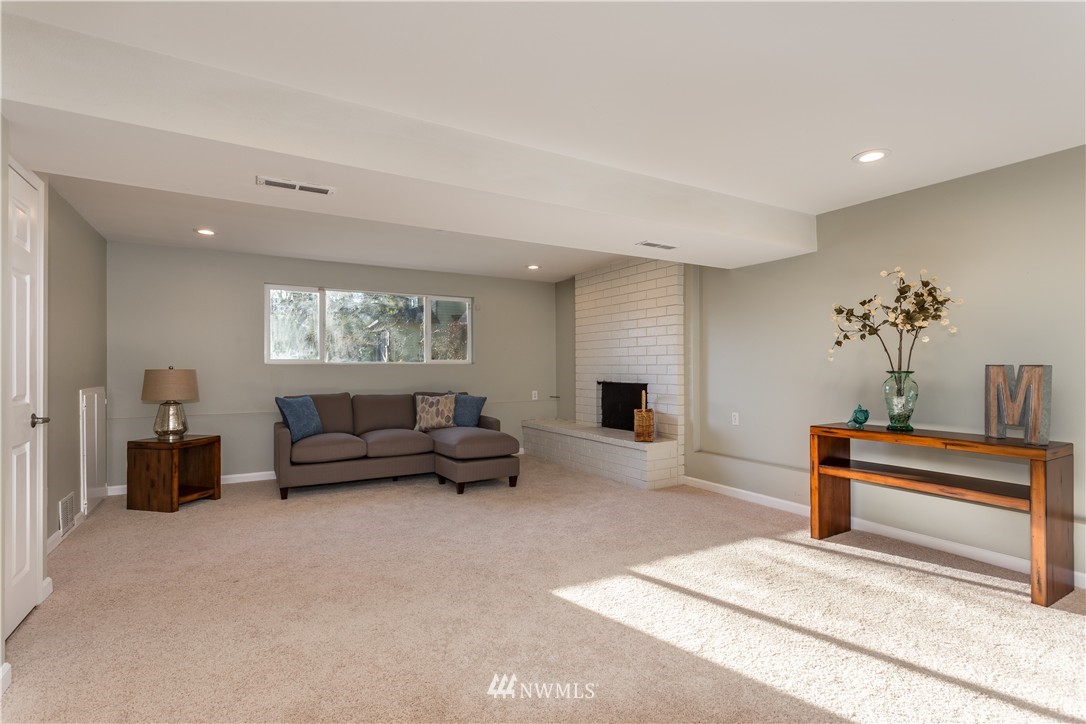 11922 Northeast 159th Street Bothell, WA 98011 - Photo 10 of 19 Gallery Image 10