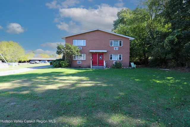 a view of a house with a yard