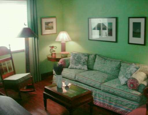 528 Haverhill Road Pittsburgh, PA 15228 - Photo 2 of 5 Living Room.