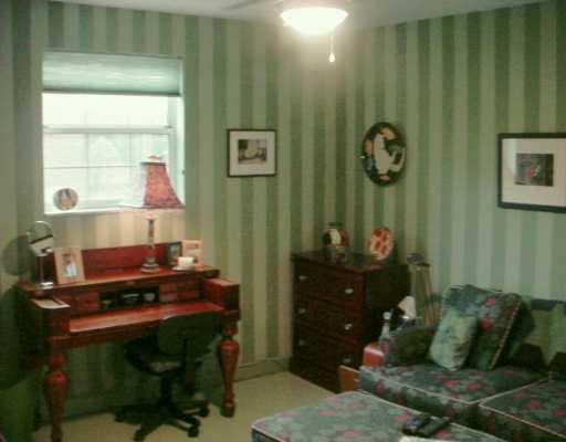 528 Haverhill Road Pittsburgh, PA 15228 - Photo 4 of 5 Den/Family/Great Room.