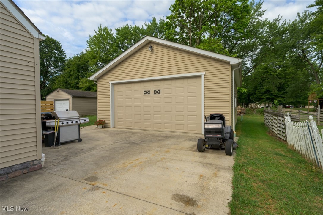 3234 Bell Wick Road Hubbard, OH 44425 - Photo 3 of 27 View of detached garage