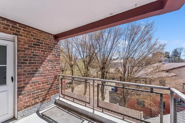 $279,000 | 241-20 Northern Boulevard, Unit 2B | Douglaston