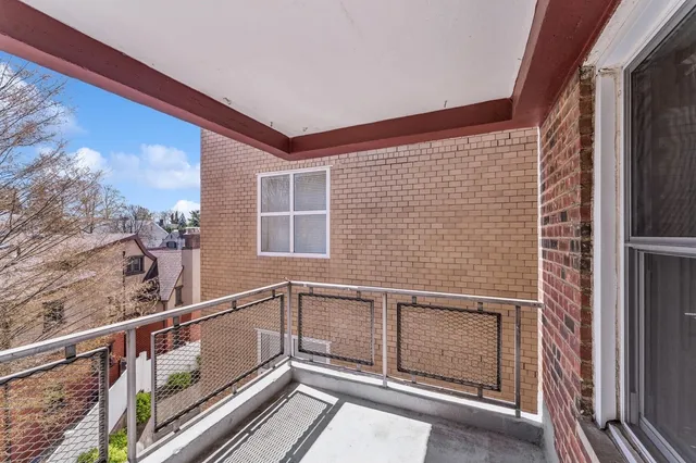 $279,000 | 241-20 Northern Boulevard, Unit 2B | Douglaston