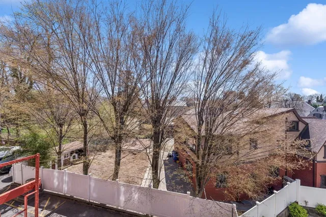 $279,000 | 241-20 Northern Boulevard, Unit 2B | Douglaston