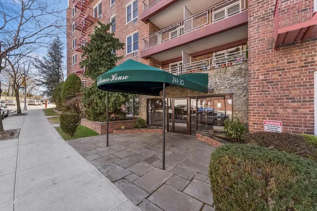 $279,000 | 241-20 Northern Boulevard, Unit 2B | Douglaston