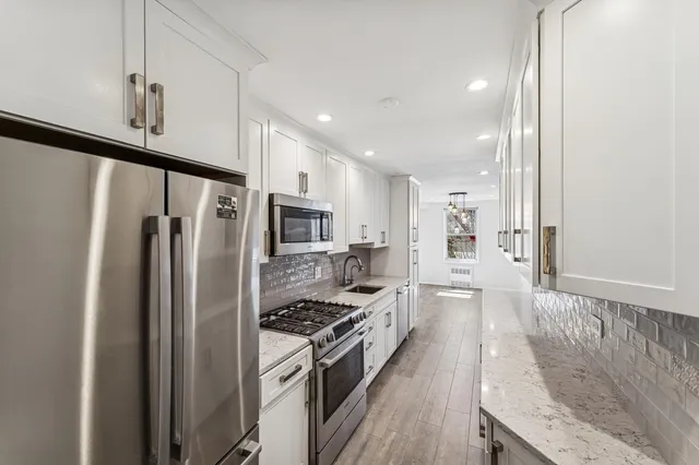 $279,000 | 241-20 Northern Boulevard, Unit 2B | Douglaston