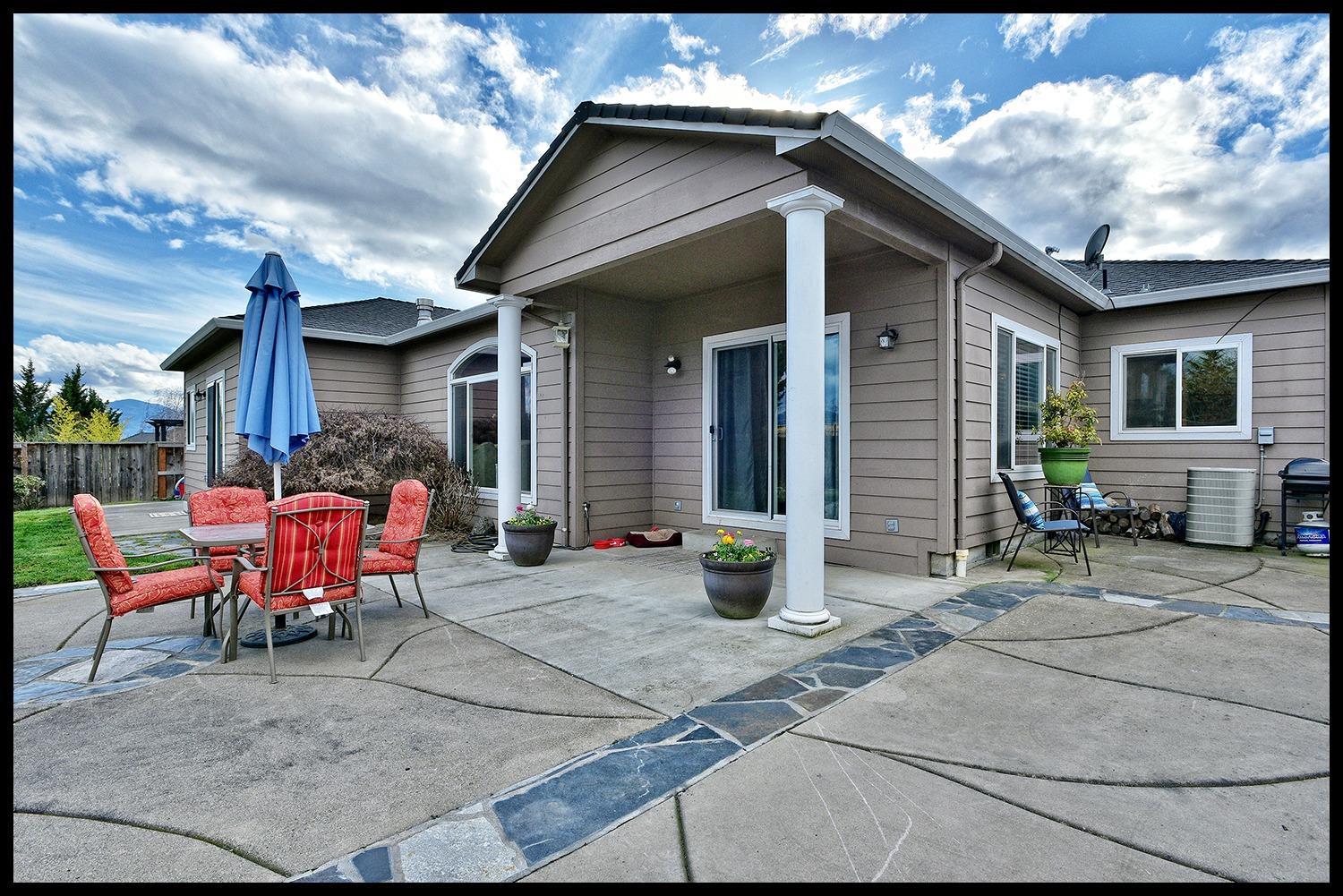 330 Ridgeway Avenue Central Point, OR 97502 - Photo 25 of 31 Additional Photo