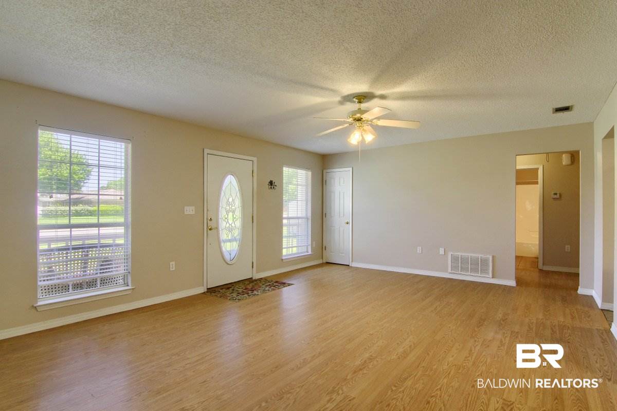 21 Magnolia Circle Foley, AL 36535 - Photo 2 of 20