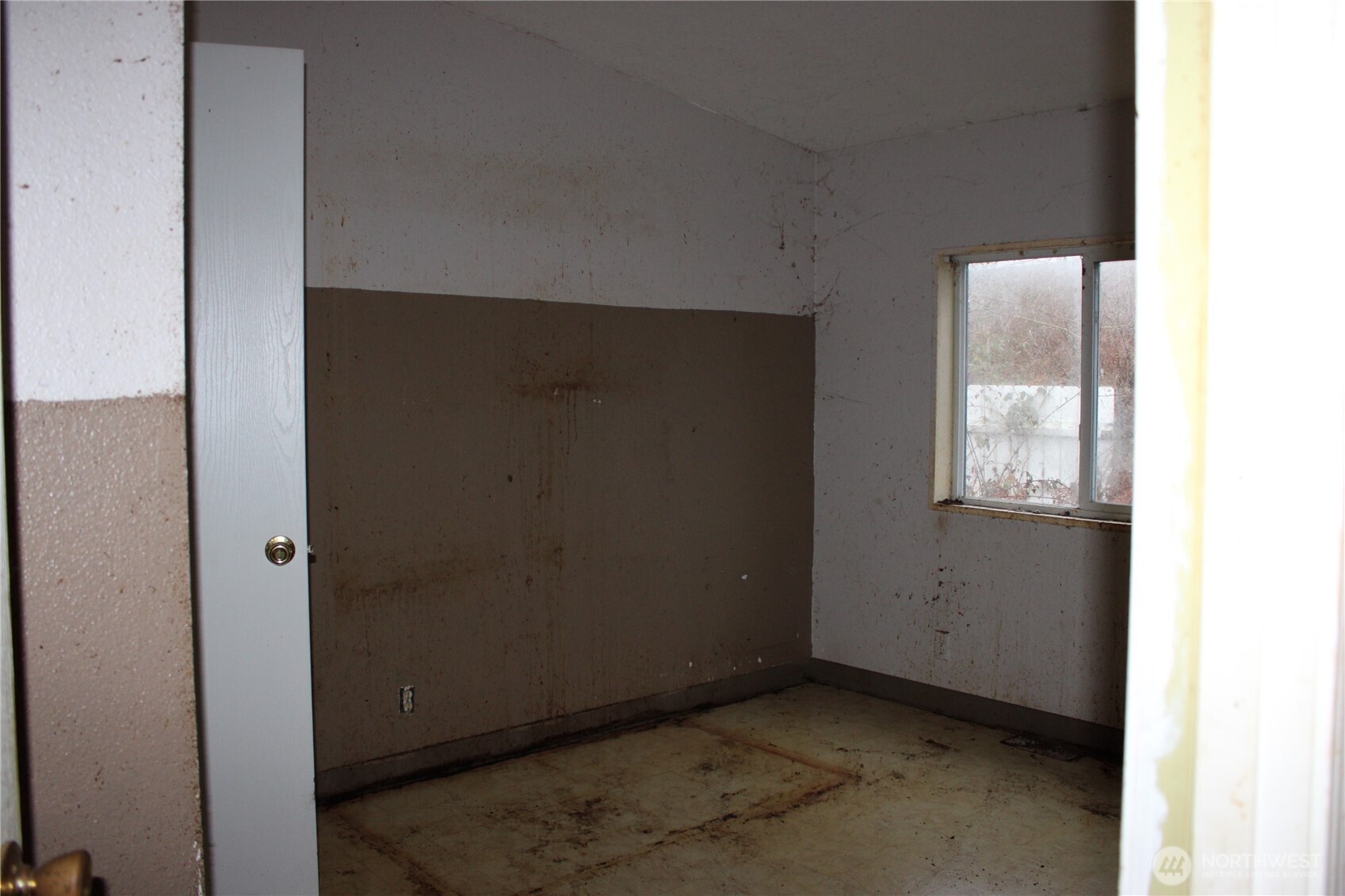 416 Main Street Vader, WA 98593 - Photo 12 of 22 a view of an empty room