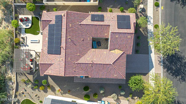 a view of a house with a backyard