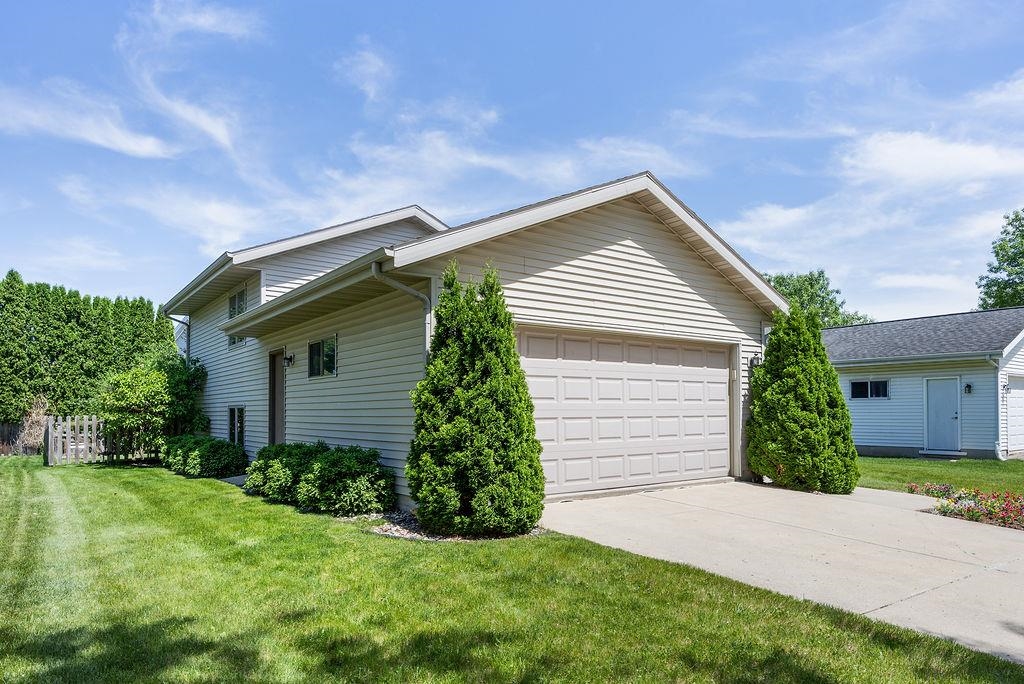 3533 Stonebridge Drive Madison, WI 53719 - Photo 3 of 43