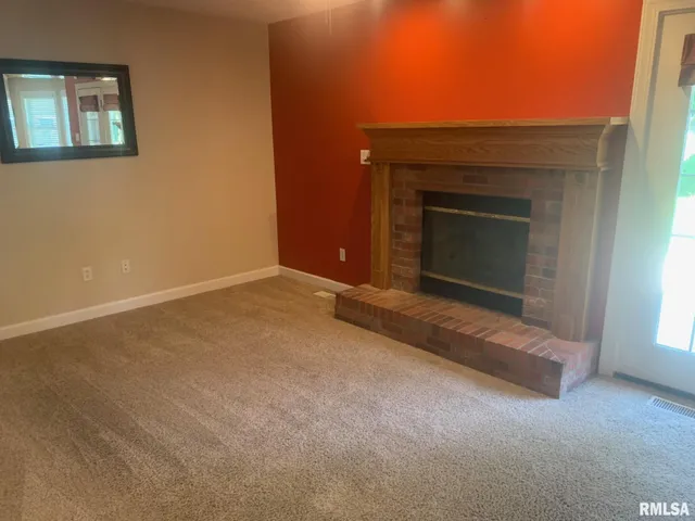 $344,000 | 1100 Heritage Drive, Jacksonville, IL 62650