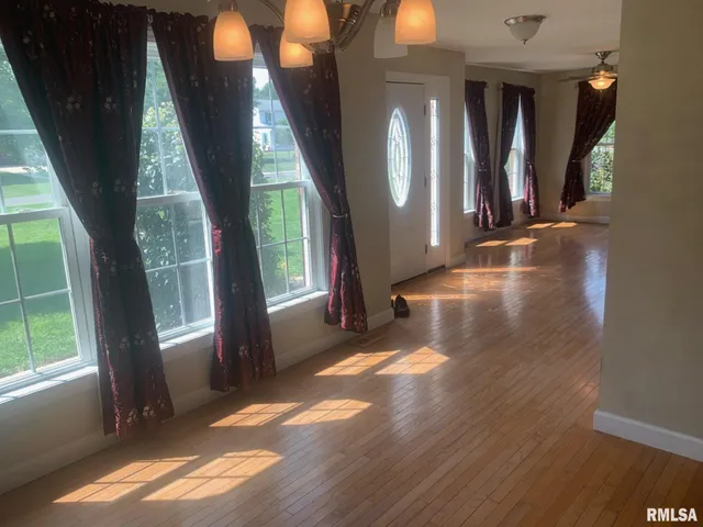 $344,000 | 1100 Heritage Drive, Jacksonville, IL 62650