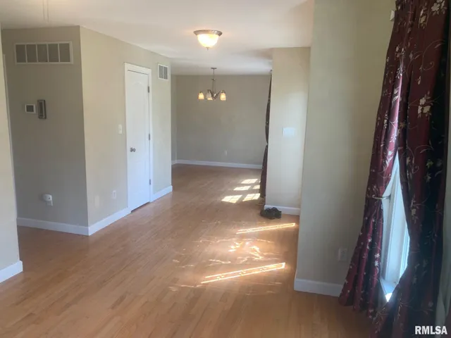 $344,000 | 1100 Heritage Drive, Jacksonville, IL 62650