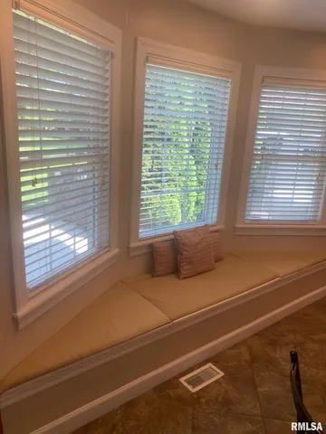 $344,000 | 1100 Heritage Drive, Jacksonville, IL 62650