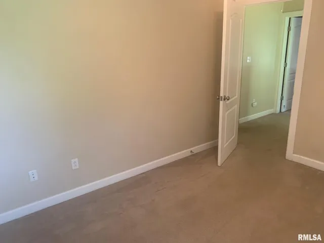 $344,000 | 1100 Heritage Drive, Jacksonville, IL 62650