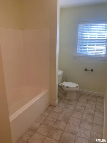 $344,000 | 1100 Heritage Drive, Jacksonville, IL 62650