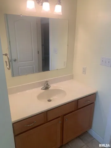 $344,000 | 1100 Heritage Drive, Jacksonville, IL 62650