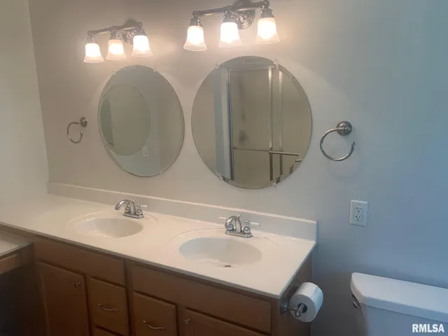 $344,000 | 1100 Heritage Drive, Jacksonville, IL 62650