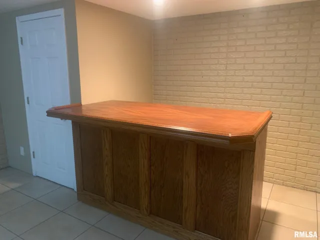 $344,000 | 1100 Heritage Drive, Jacksonville, IL 62650