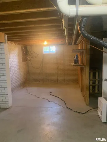 $344,000 | 1100 Heritage Drive, Jacksonville, IL 62650