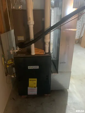 $344,000 | 1100 Heritage Drive, Jacksonville, IL 62650