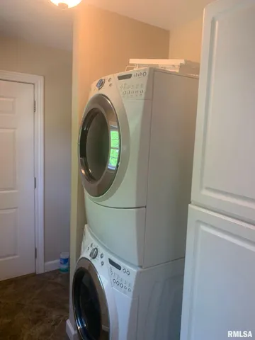 $344,000 | 1100 Heritage Drive, Jacksonville, IL 62650