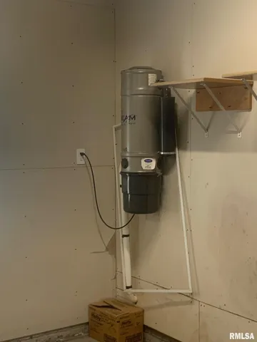 $344,000 | 1100 Heritage Drive, Jacksonville, IL 62650