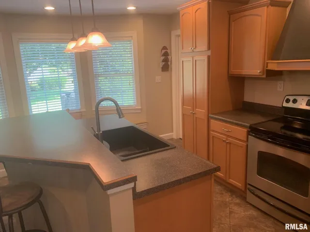 $344,000 | 1100 Heritage Drive, Jacksonville, IL 62650