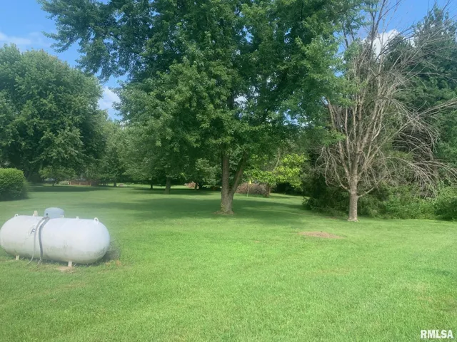 $344,000 | 1100 Heritage Drive, Jacksonville, IL 62650